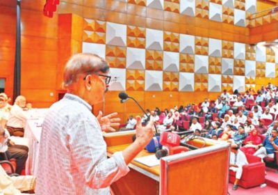সরকারের চার মাসেই অর্থনীতি আইনশৃঙ্খলায় অশনিসংকেত